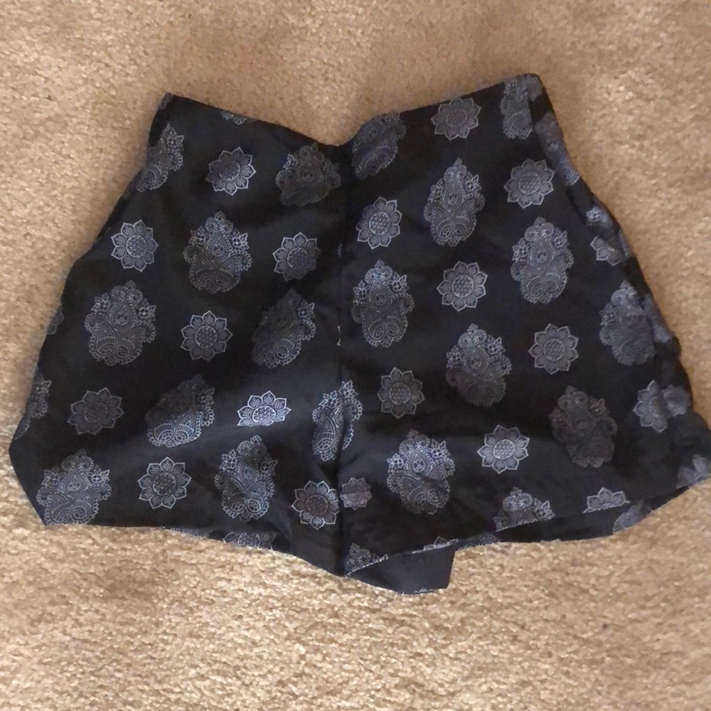 Black Pattern shorts with pockets